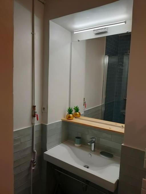 Appartement Les Abbesses Paris Ngoại thất bức ảnh